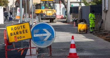 Traitement de surface des dalles en Comblanchien rue de l'&eacute;glise