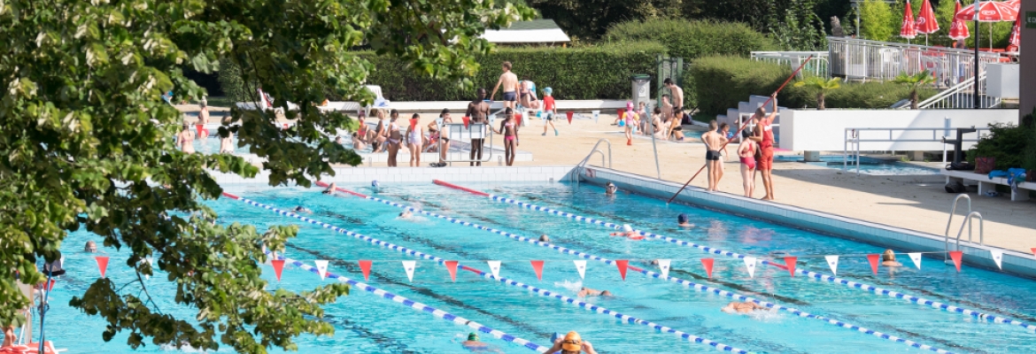 Piscine De La Grenouillère Tous à Leau Ville Dantony